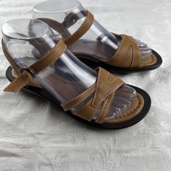 L. L. Bean Womens Sandals 6.5 M Brown Leather Strappy Flat Heel Adjustable Ankle - Picture 3 of 9